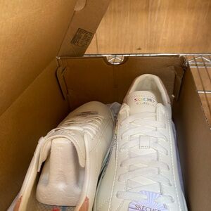 Skechers Cream Sneakers Minimalist Design